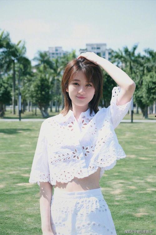 娱乐吃瓜君程潇,娱乐吃瓜界的时尚宠儿,揭秘她的魅力人生 第1张 娱乐吃瓜君程潇,娱乐吃瓜界的时尚宠儿,揭秘她的魅力人生 第1张