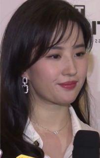 娱乐吃瓜酱女朋友精修图,精修美照引网友热议 第2张 娱乐吃瓜酱女朋友精修图,精修美照引网友热议 第2张